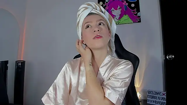 Snapshot of roxanne_jones1 chatting on 05/26/26, 06:37 roxanne jones1 online show from 05/26/26, 06:37