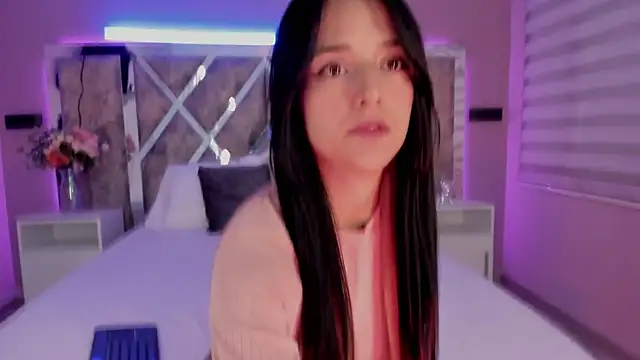 Snapshot of MadelineJones chatting on 01/11/25, 09:25 MadelineJones online show from 01/11/25, 09:25