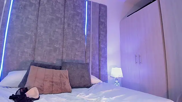 Snapshot of MadelineJones chatting on 02/11/25, 11:01 MadelineJones online show from 02/11/25, 11:01