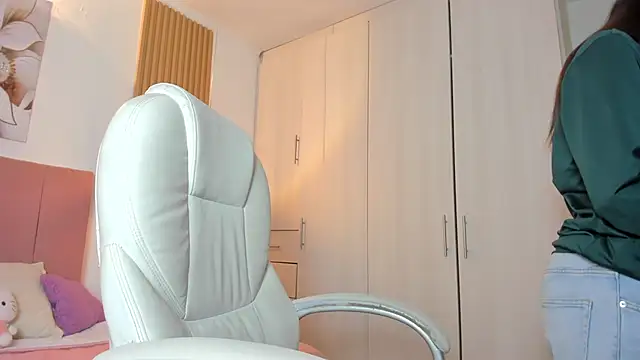 mia nevaeh online show from 12/21/24, 09:04