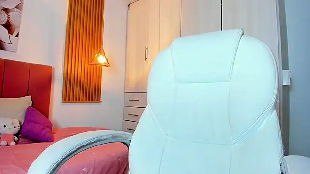 mia nevaeh online show from 01/04/25, 12:16