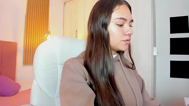 mia nevaeh online show from 01/14/25, 09:20