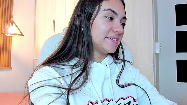 mia nevaeh online show from 01/30/25, 07:59