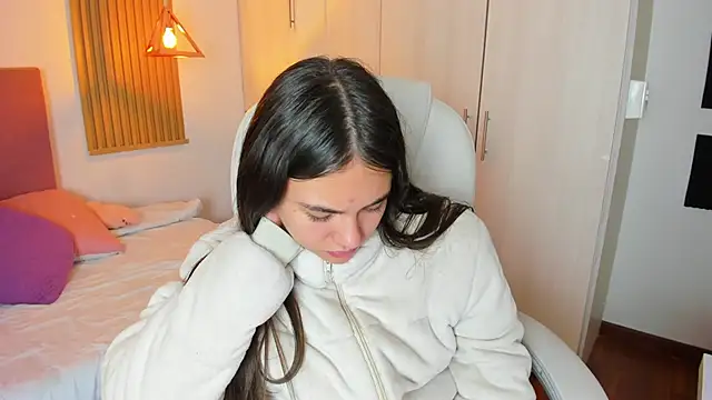 mia nevaeh online show from 03/12/25, 12:20