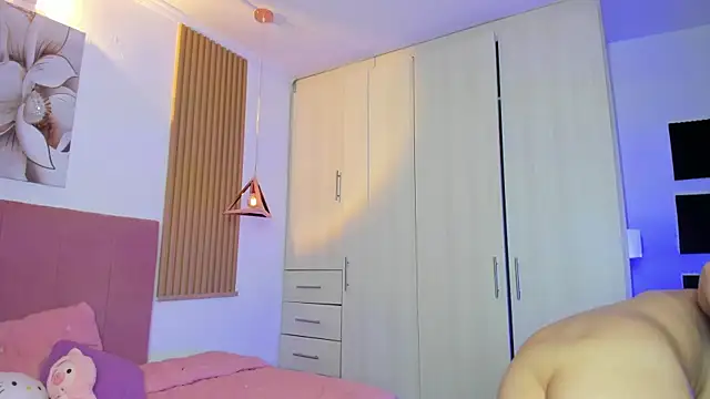 mia nevaeh online show from 09/17/25, 09:16