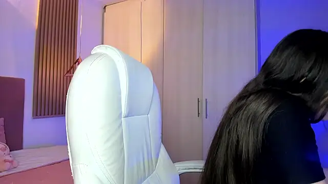 Snapshot of mia_nevaeh chatting on 12/16/25, 08:25 mia nevaeh online show from 12/16/25, 08:25