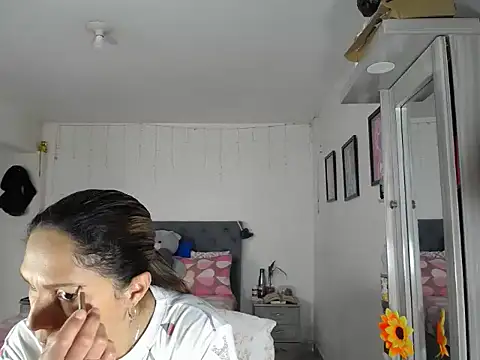 Snapshot of Corina_hot chatting on 09/22/25, 07:16 Corina hot online show from 09/22/25, 07:16