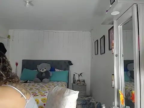 Snapshot of Corina_hot chatting on 10/15/25, 08:20 Corina hot online show from 10/15/25, 08:20