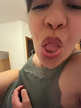 BitchyBratxxx online show from 05/05/26, 07:22