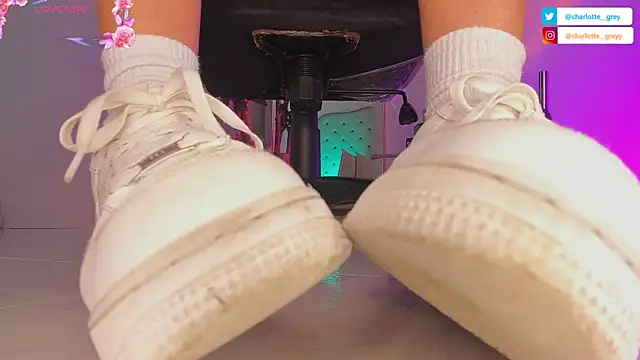 charlotte  grey online show from 10/02/25, 08:16