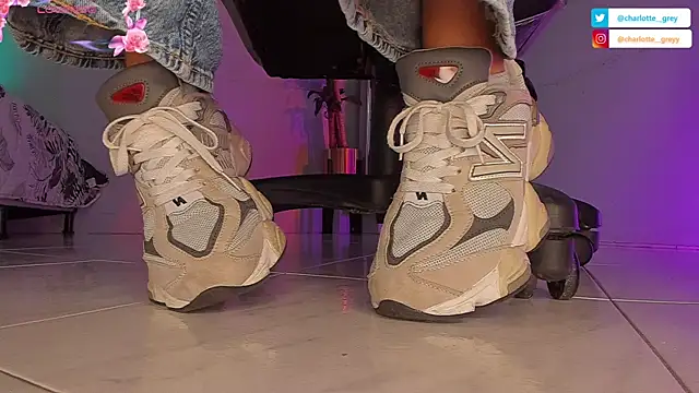 charlotte  grey online show from 10/04/25, 08:29