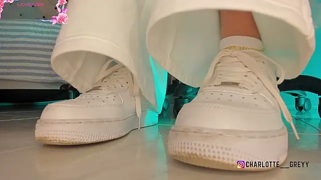 charlotte  grey online show from 02/01/26, 11:42