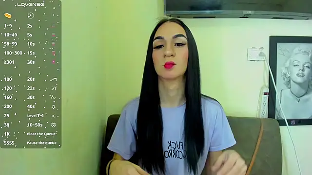 Snapshot of Mia_thompson_19 chatting on 12/25/24, 12:48 Mia thompson 19 online show from 12/25/24, 12:48