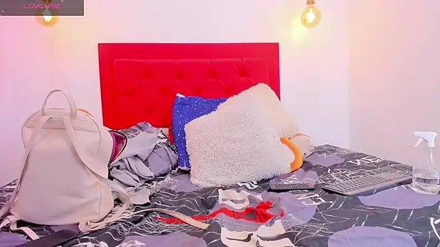 Snapshot of Mia_thompson_19 chatting on 02/24/25, 07:41 Mia thompson 19 online show from 02/24/25, 07:41