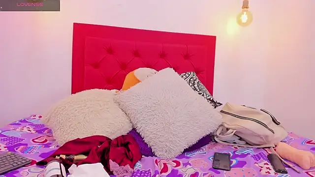 Snapshot of Mia_thompson_19 chatting on 02/27/25, 07:37 Mia thompson 19 online show from 02/27/25, 07:37