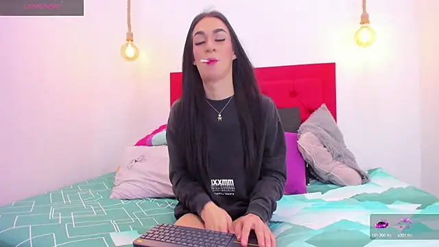 Snapshot of Mia_thompson_19 chatting on 03/17/25, 07:04 Mia thompson 19 online show from 03/17/25, 07:04