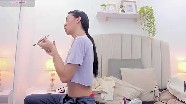 Snapshot of Mia_thompson_19 chatting on 09/18/25, 08:11 Mia thompson 19 online show from 09/18/25, 08:11