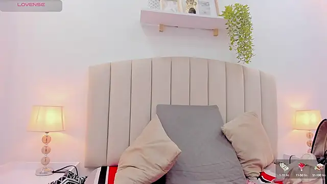 Snapshot of Mia_thompson_19 chatting on 09/22/25, 10:01 Mia thompson 19 online show from 09/22/25, 10:01