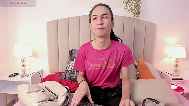 Snapshot of Mia_thompson_19 chatting on 10/24/25, 08:38 Mia thompson 19 online show from 10/24/25, 08:38