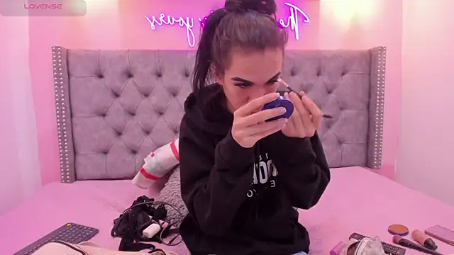 Snapshot of Mia_thompson_19 chatting on 11/02/25, 04:42 Mia thompson 19 online show from 11/02/25, 04:42