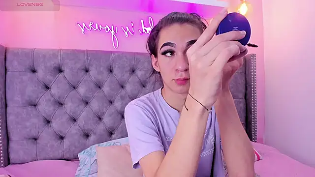 Snapshot of Mia_thompson_19 chatting on 11/06/25, 05:25 Mia thompson 19 online show from 11/06/25, 05:25