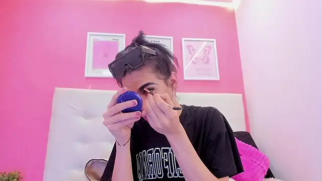 Snapshot of Mia_thompson_19 chatting on 11/25/25, 05:46 Mia thompson 19 online show from 11/25/25, 05:46