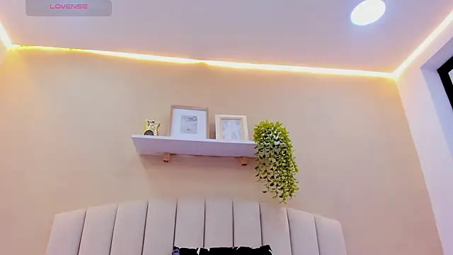 Snapshot of Mia_thompson_19 chatting on 02/16/26, 07:10 Mia thompson 19 online show from 02/16/26, 07:10