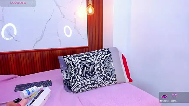 Mia thompson 19 online show from 04/12/26, 08:25