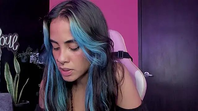 Juanadearco5 online show from 12/16/25, 08:25