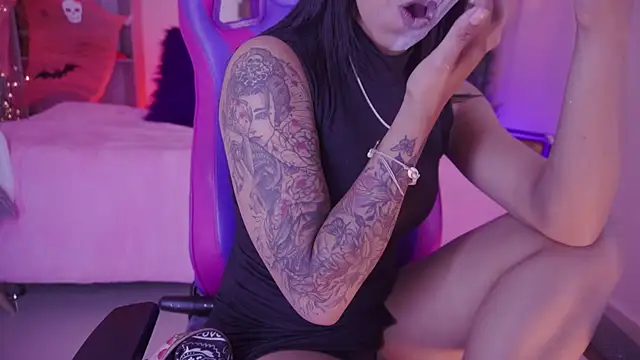 madelyn rose  online show from 10/31/25, 02:56