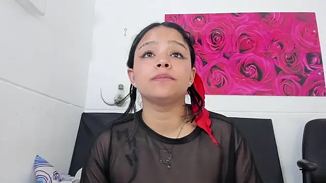 Snapshot of Tiffanny_Rose_ chatting on 12/12/24, 10:09 Tiffanny Rose online show from 12/12/24, 10:09