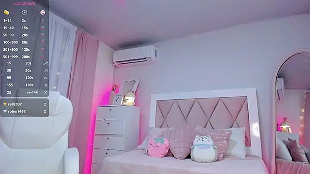 Snapshot of ania_sweet18 chatting on 02/20/25, 12:19 ania sweet18 online show from 02/20/25, 12:19