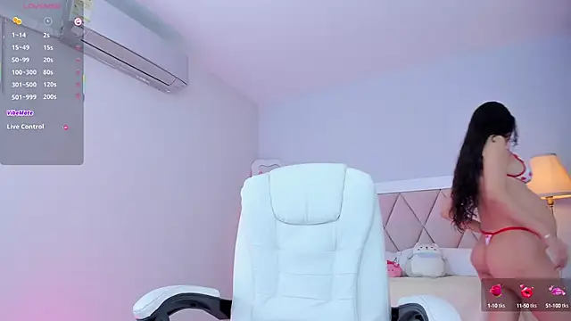 Snapshot of ania_sweet18 chatting on 10/24/25, 12:41 ania sweet18 online show from 10/24/25, 12:41