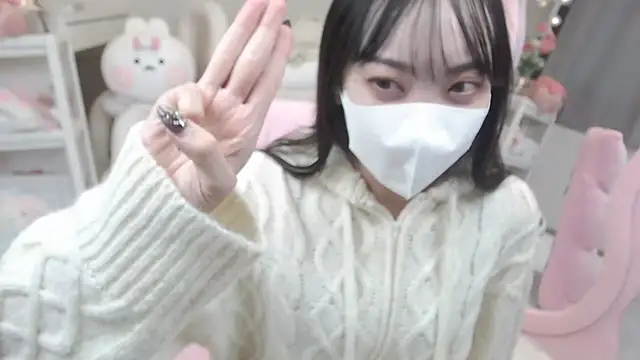 Snapshot of momo_room chatting on 01/04/25, 04:44 momo room online show from 01/04/25, 04:44
