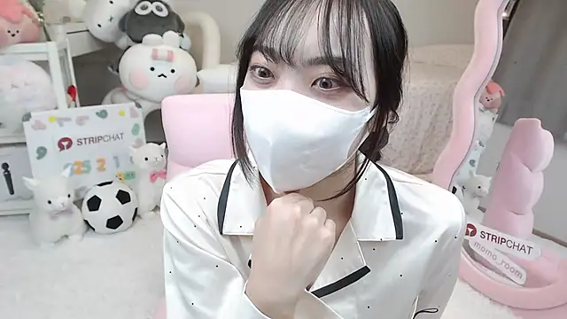 Snapshot of momo_room chatting on 02/01/25, 09:43 momo room online show from 02/01/25, 09:43