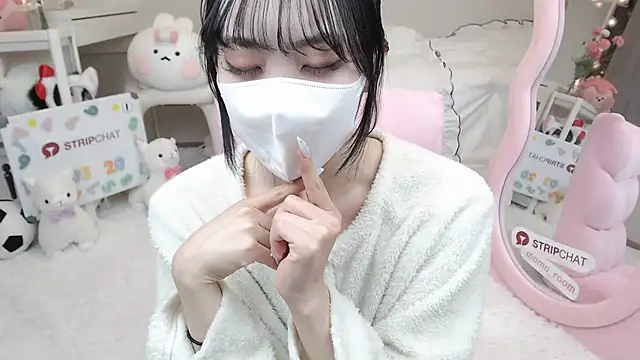Snapshot of momo_room chatting on 03/20/25, 11:05 momo room online show from 03/20/25, 11:05