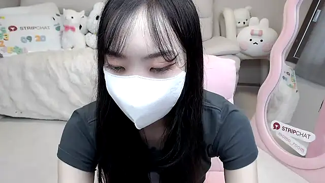 Snapshot of momo_room chatting on 09/20/25, 06:36 momo room online show from 09/20/25, 06:36