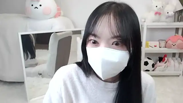 Snapshot of momo_room chatting on 04/04/26, 12:24 momo room online show from 04/04/26, 12:24