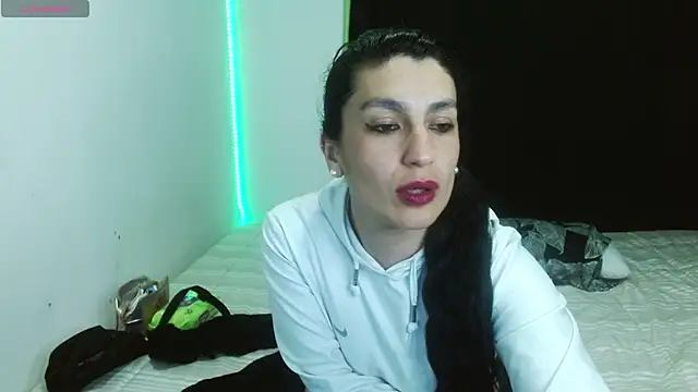 Snapshot of cristina_connor chatting on 01/07/25, 01:28 cristina connor online show from 01/07/25, 01:28