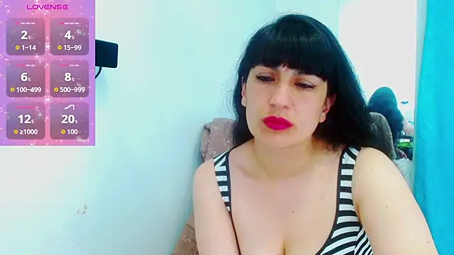 Snapshot of cristina_connor chatting on 09/10/25, 12:43 cristina connor online show from 09/10/25, 12:43