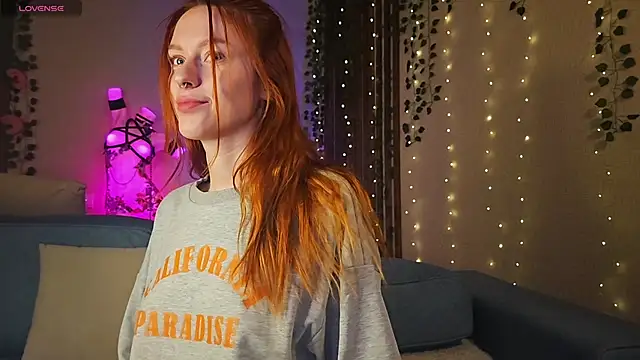 Snapshot of _SweetFox_ chatting on 11/12/25, 07:24 SweetFox online show from 11/12/25, 07:24