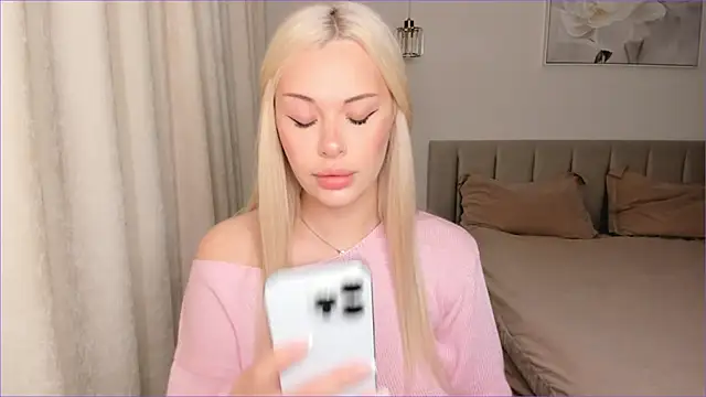 Lina Flores online show from 11/01/25, 03:41