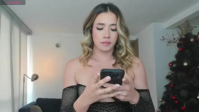 Snapshot of honeyann08 chatting on 01/11/25, 07:59 honeyann08 online show from 01/11/25, 07:59