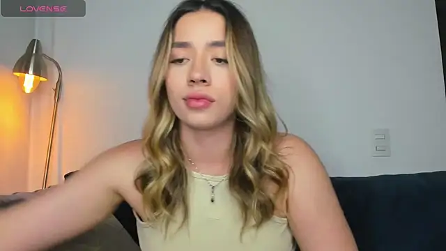 Snapshot of honeyann08 chatting on 02/10/25, 11:13 honeyann08 online show from 02/10/25, 11:13