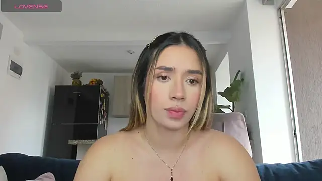 Snapshot of honeyann08 chatting on 02/18/25, 06:15 honeyann08 online show from 02/18/25, 06:15