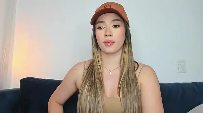 Snapshot of honeyann08 chatting on 03/21/25, 10:17 honeyann08 online show from 03/21/25, 10:17