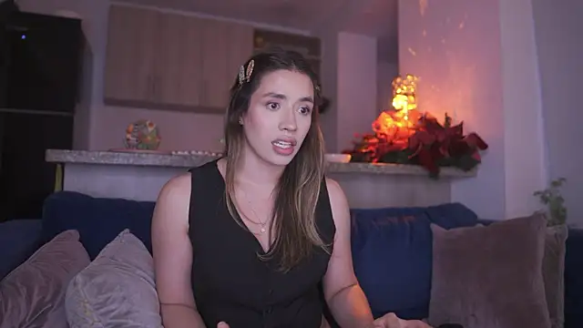 Snapshot of honeyann08 chatting on 11/27/25, 10:34 honeyann08 online show from 11/27/25, 10:34