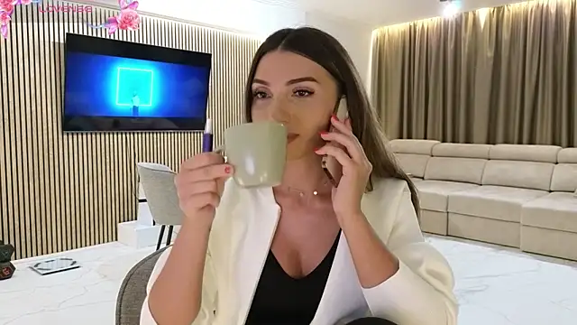 ReyaSophia online show from 10/06/25, 07:44