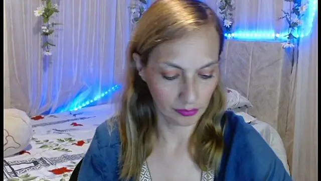 italagomez  online show from 01/31/25, 10:31