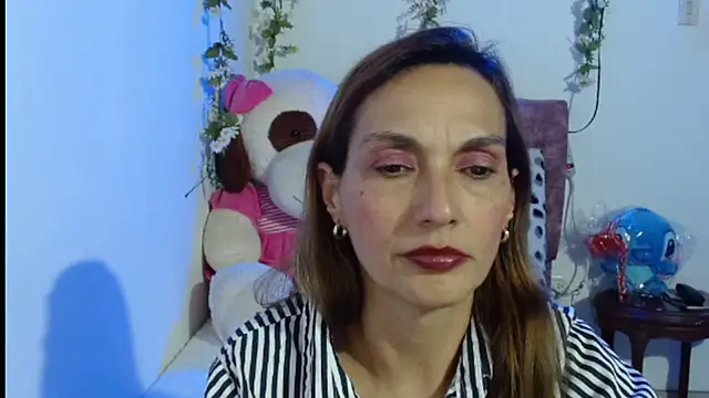 italagomez  online show from 11/28/25, 12:24